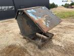 Tipping container for pallet forks 3