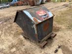 Tipping container for pallet forks 7