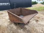 Tipping container for pallet forks 3