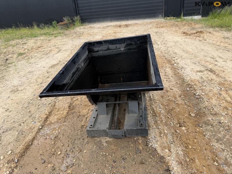 Tippo 300 black container 2