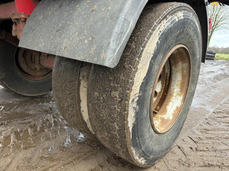 Tipper with drying channel 26