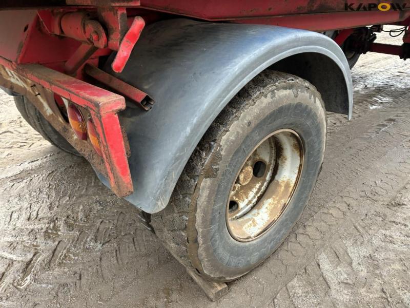 Tipper with drying channel 28