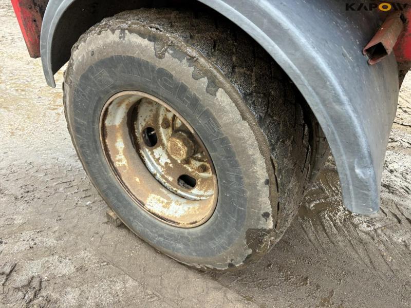 Tipper with drying channel 30