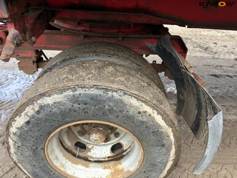 Tipper with drying channel 36