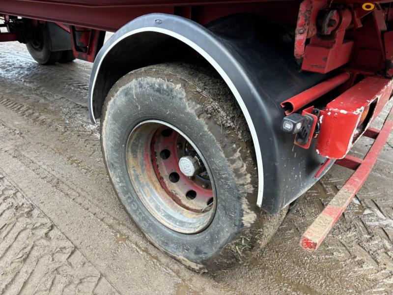 Tipper with drying channel 23