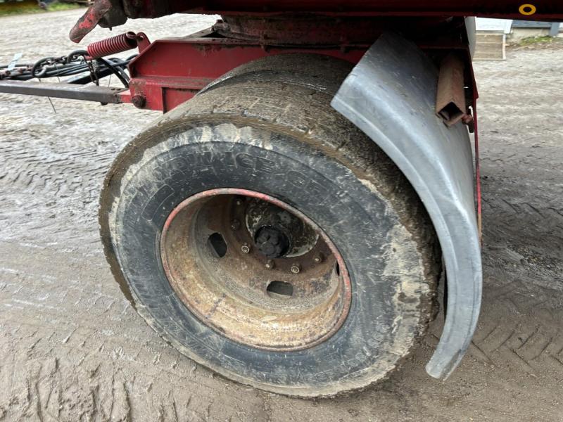 Tipper with drying channel 27