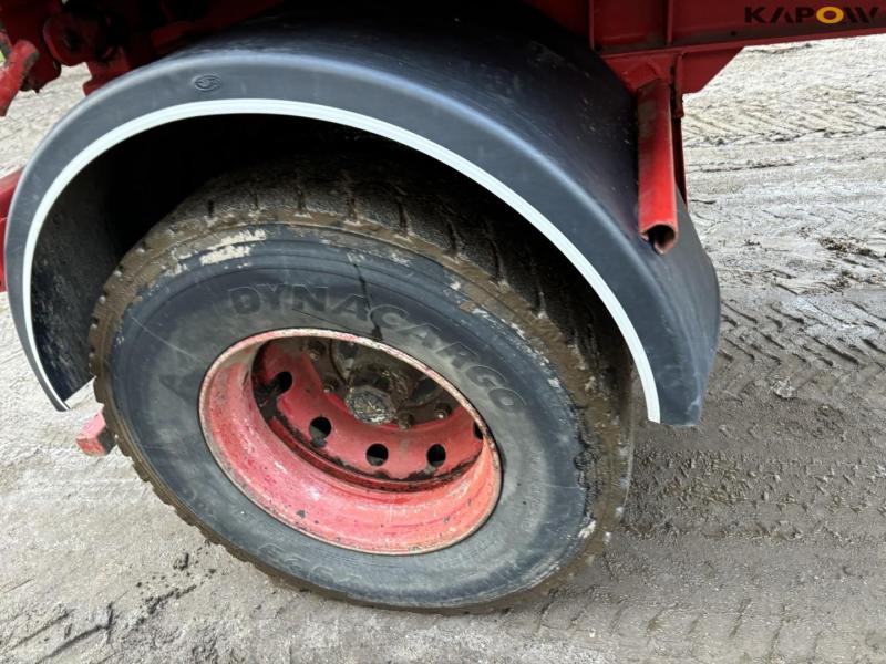 Tipper with drying channel 32