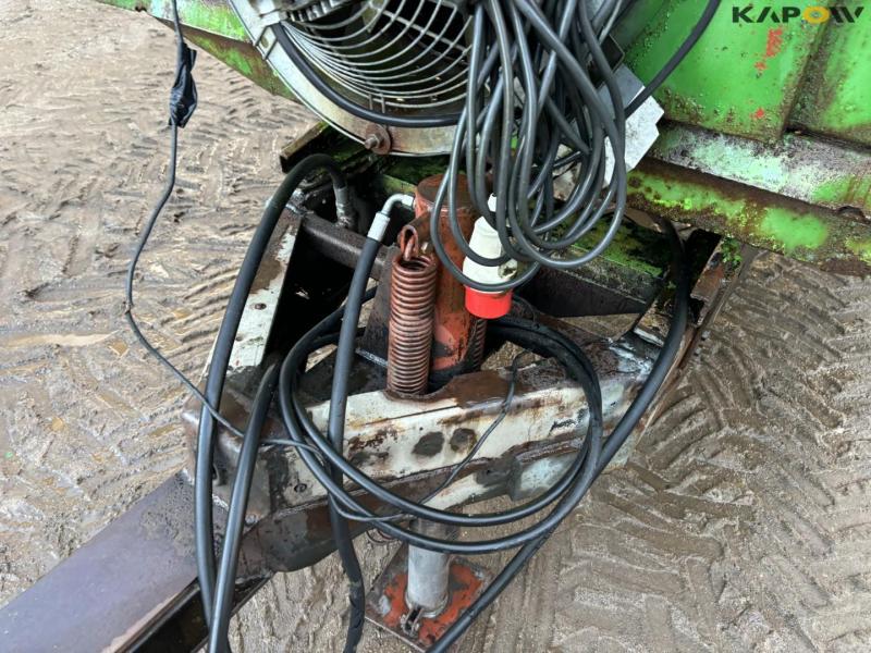 Tipper truck with drying channels 12