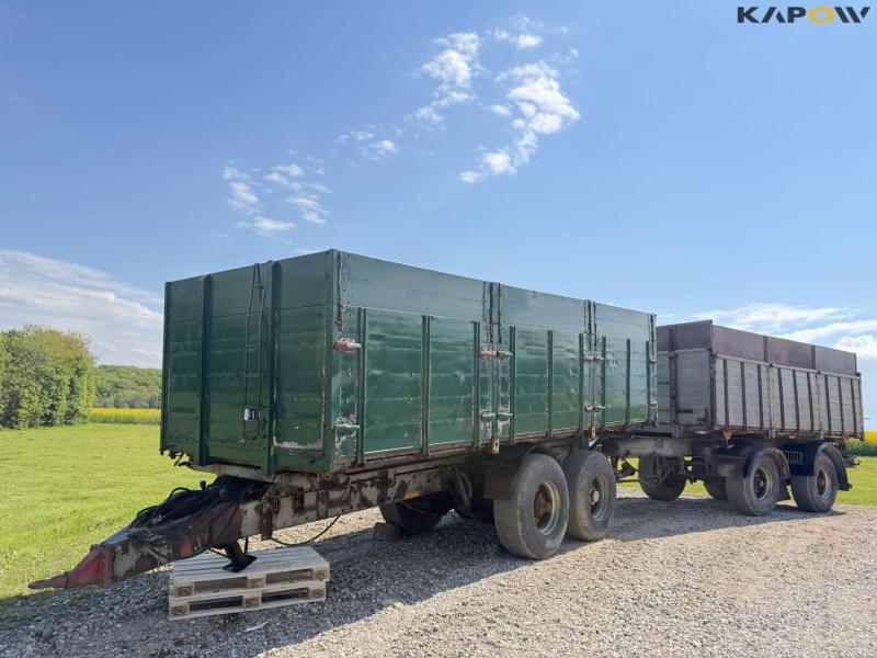 Tipper with trailer hitch 1