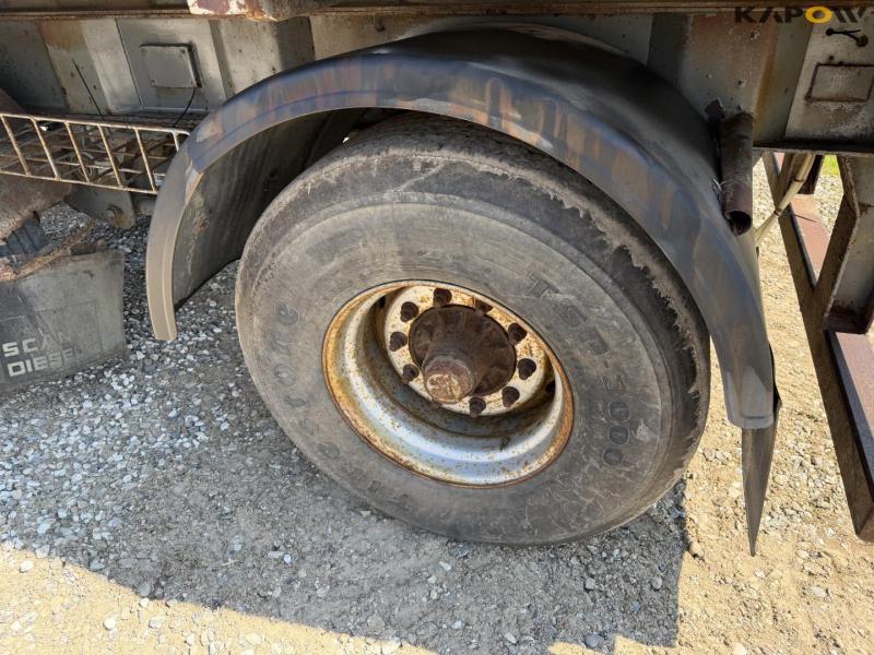Tipper with trailer hitch 30