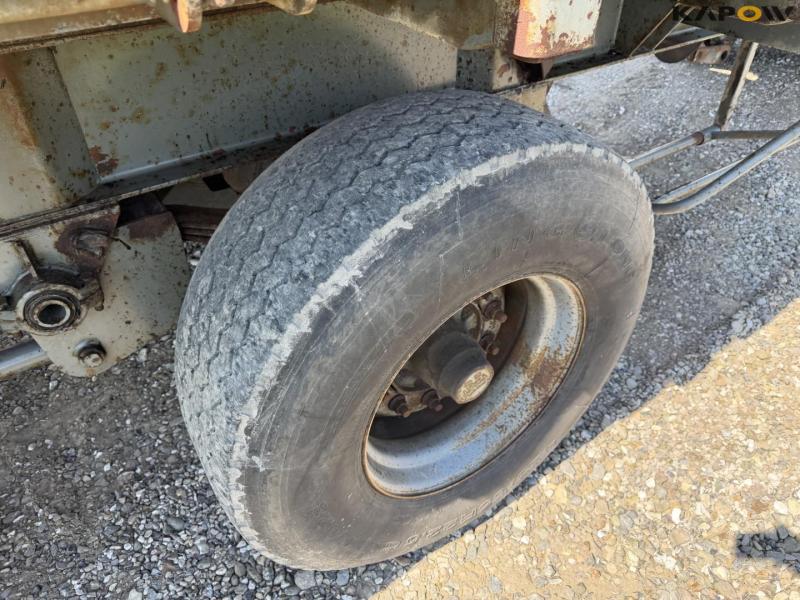 Tipper with trailer hitch 35