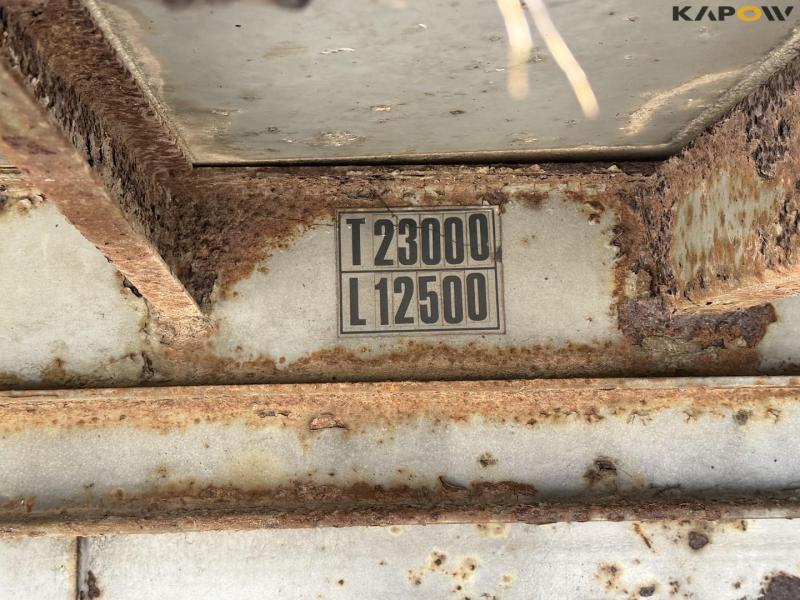 Tipper with trailer hitch 50