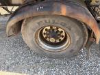 Tipper with trailer hitch 32