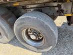 Tipper with trailer hitch 43