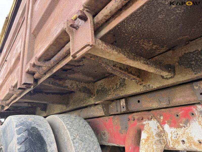 Tipper truck 22