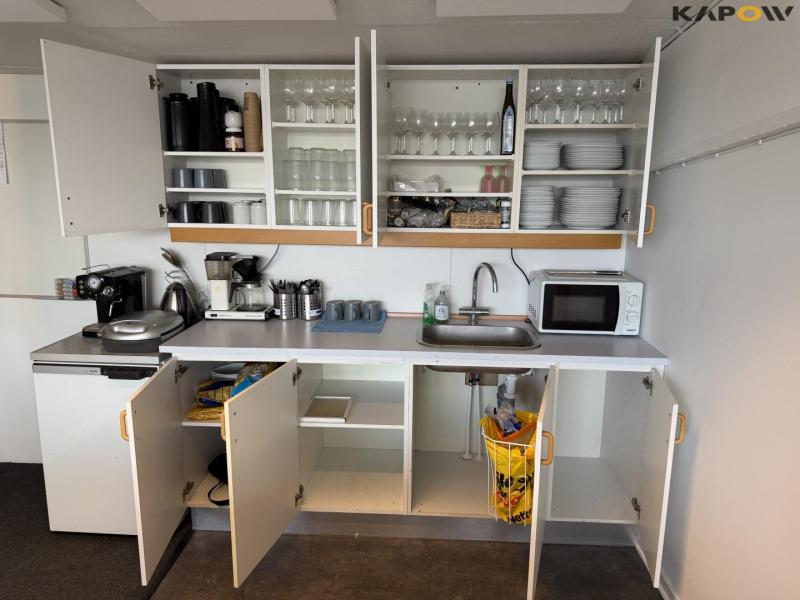EMPTY THE KITCHEN 4