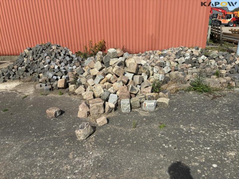 Clear the space of stones and tiles 2