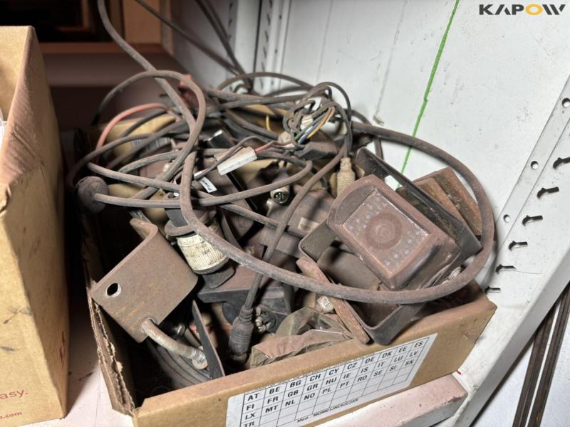 EMPTY THE ROOM 262