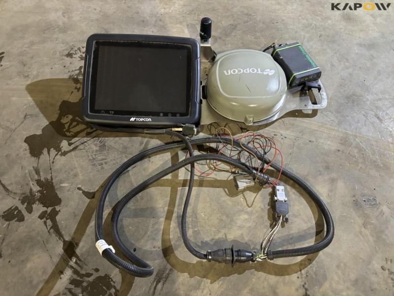 Topcon GPS with screen 1