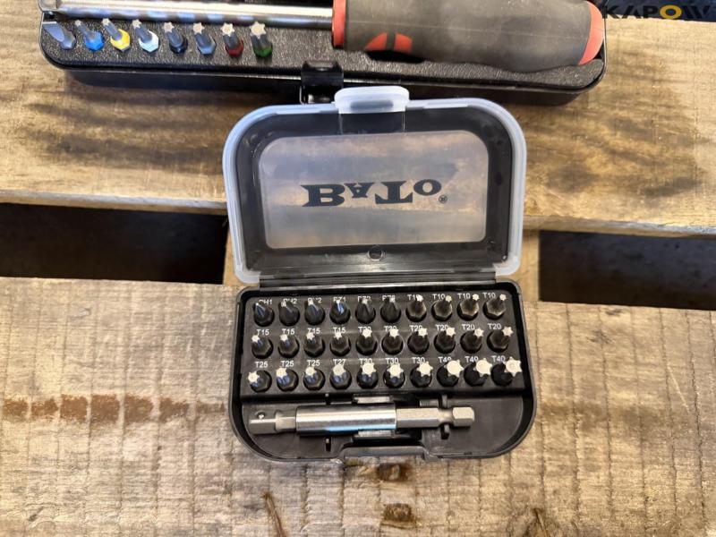 Socket wrench set and combination wrench set 11