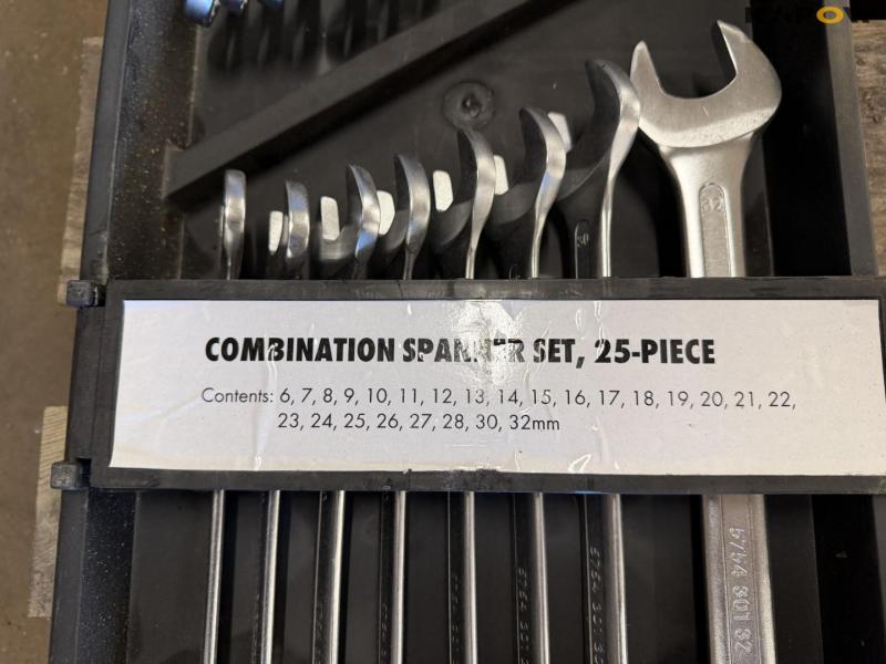 Socket wrench set and combination wrench set 15