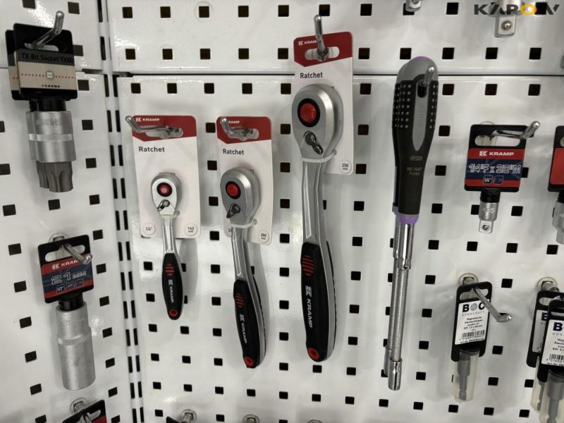 Sockets for socket wrenches. 10