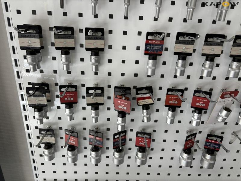 Sockets for socket wrenches. 27