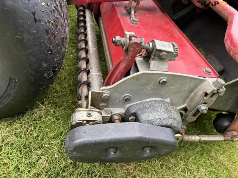 TORO Greensmaster 32 cylinder mower 23