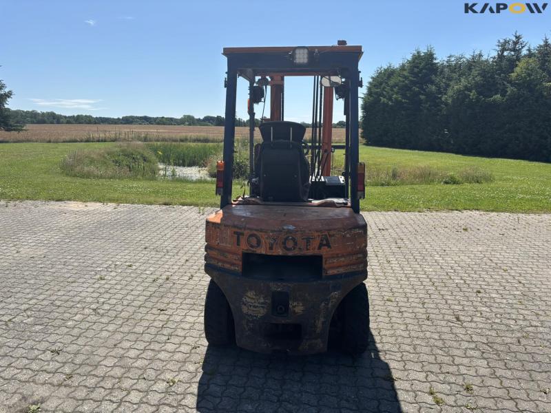 Toyota 02-5 FD25 forklift 6