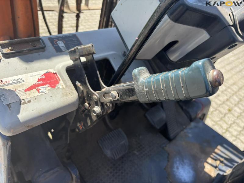 Toyota 02-5 FD25 forklift 46