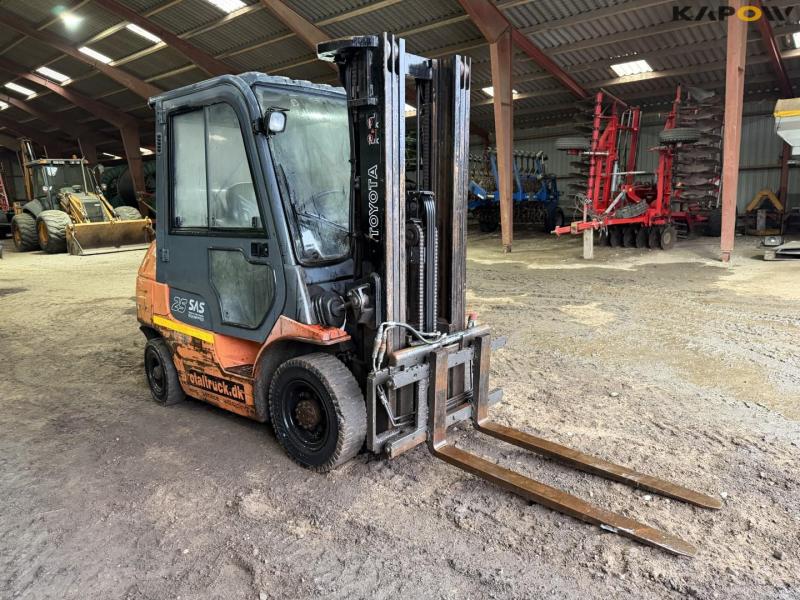 Toyota 42-7FGF25 forklift 3