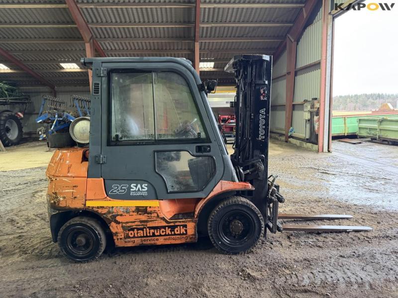 Toyota 42-7FGF25 forklift 4