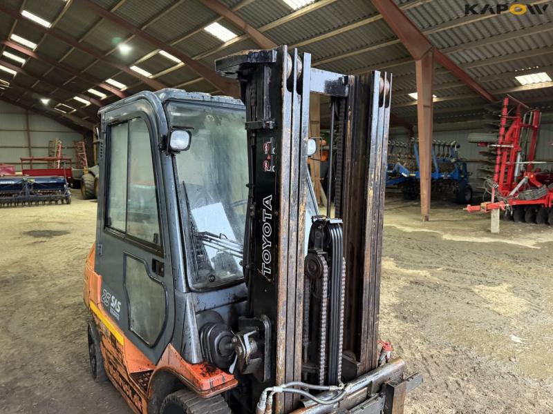 Toyota 42-7FGF25 forklift 10