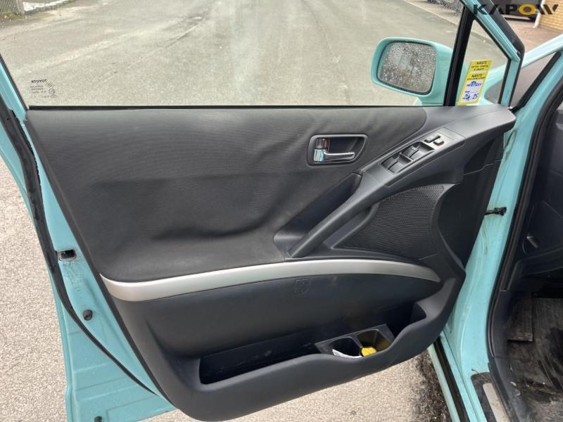 Toyota corolla verso van 22