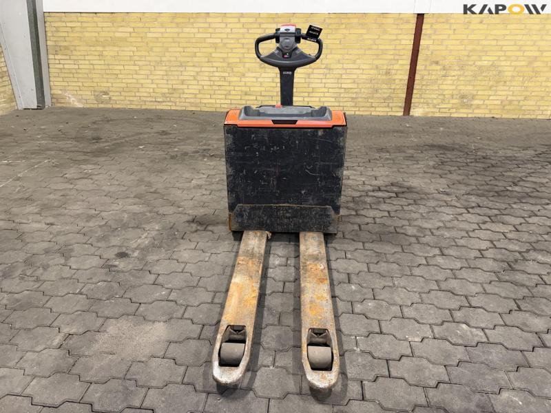 Toyota LWE 160 electric stacker 2