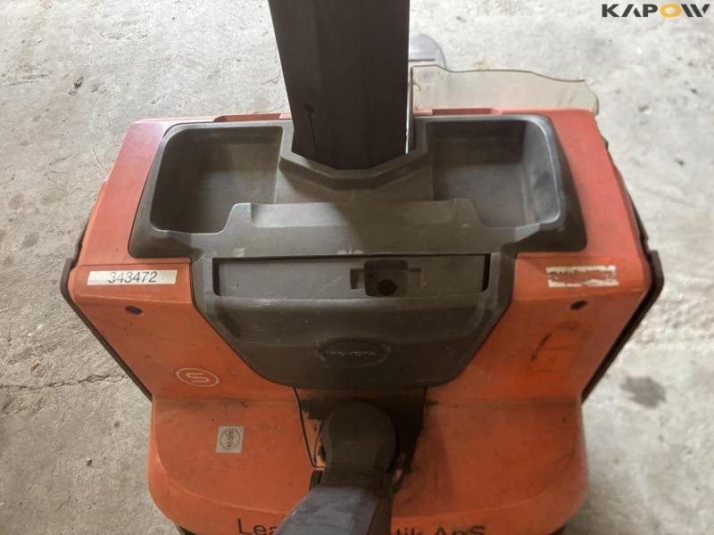 Toyota SWE080L electric stacker 18