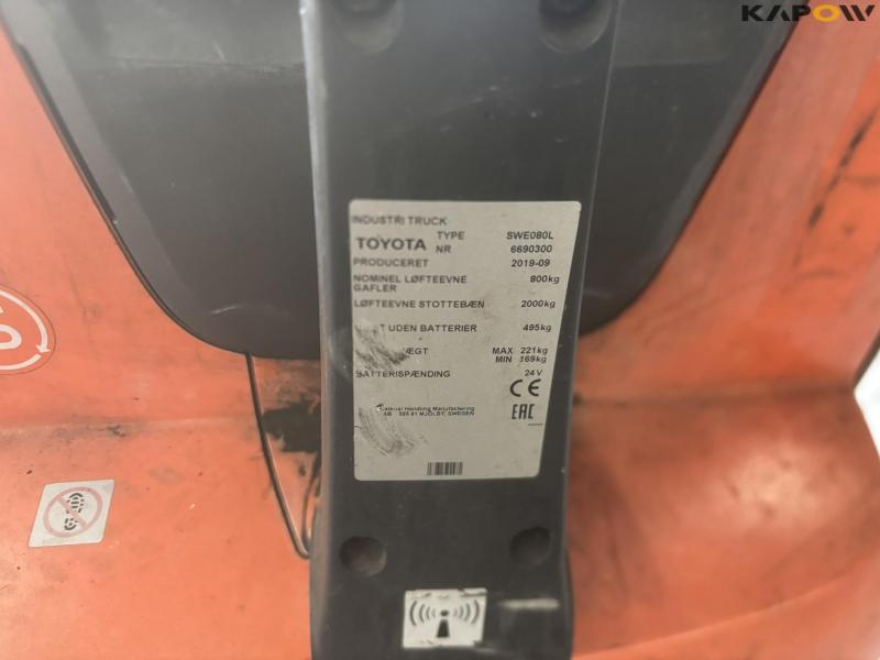 Toyota SWE080L electric stacker 21