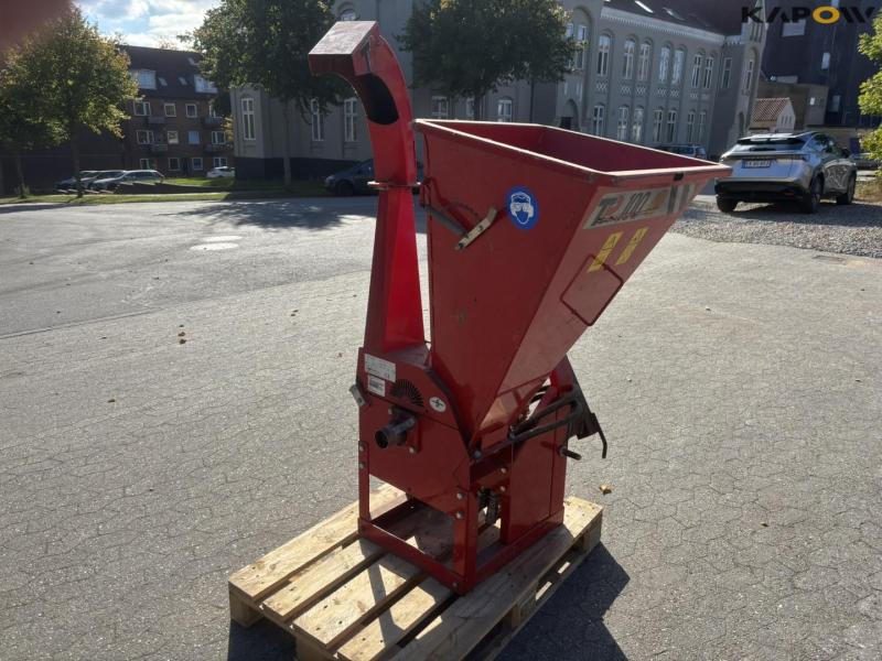 TP 100V woodchipper with a-frame 5