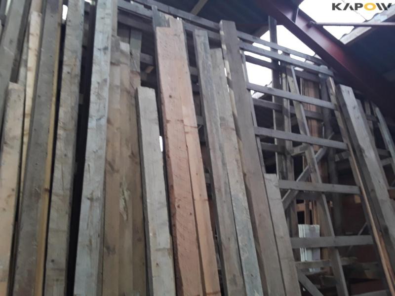 Wood and miscellaneous - empty the shelf 52