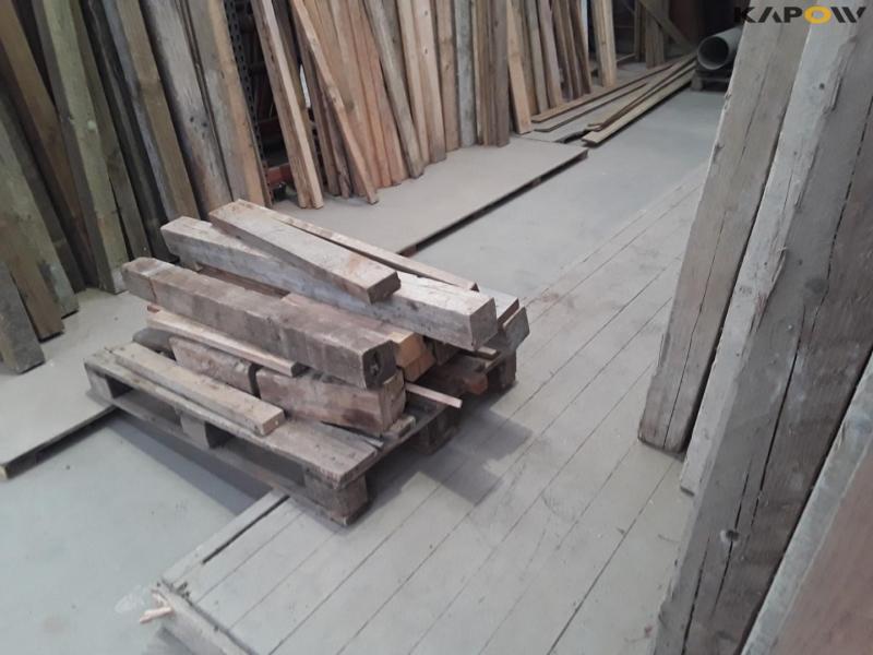 Wood and miscellaneous - empty the shelf 61