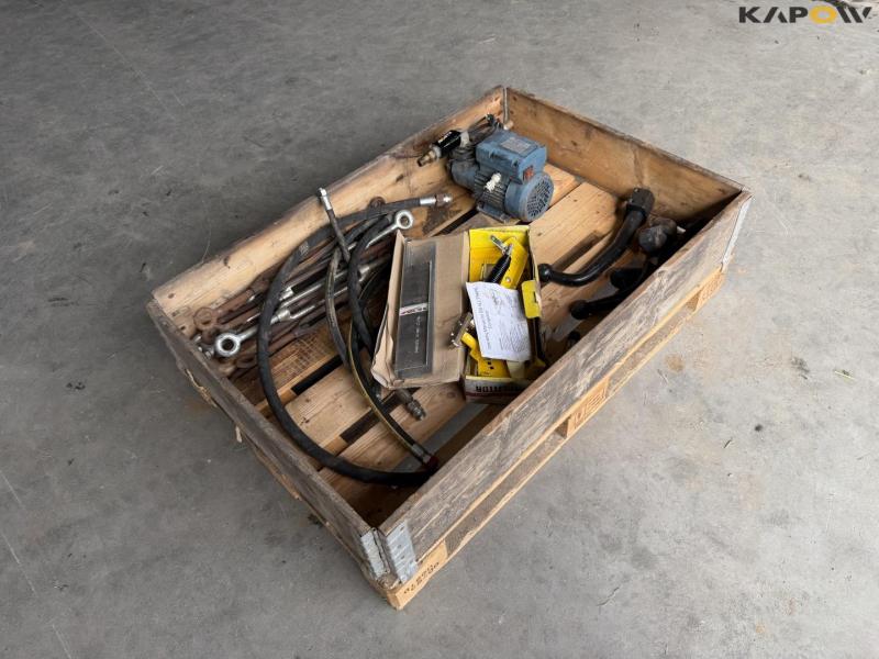 Pulley and oil pump 7