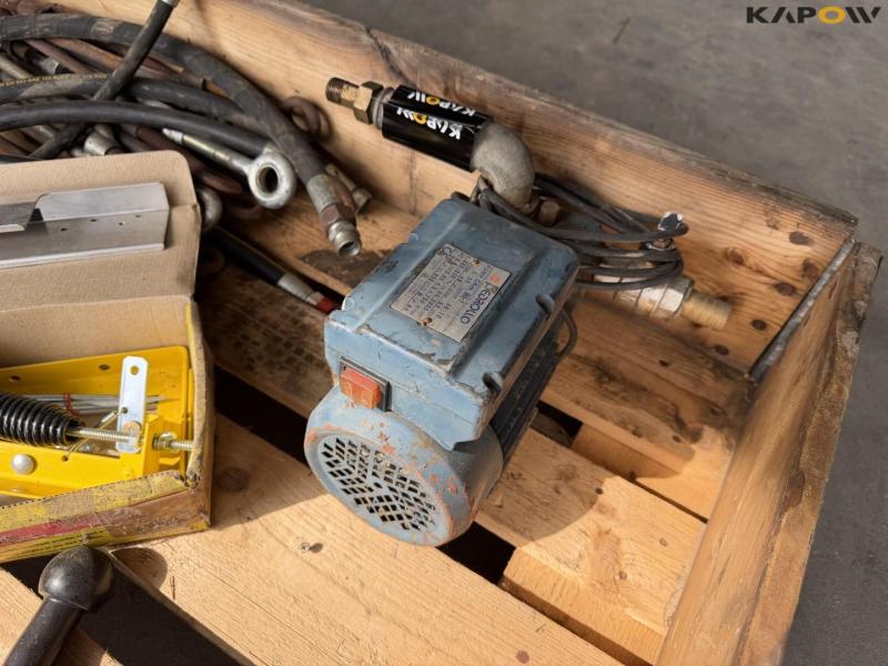Pulley and oil pump 12