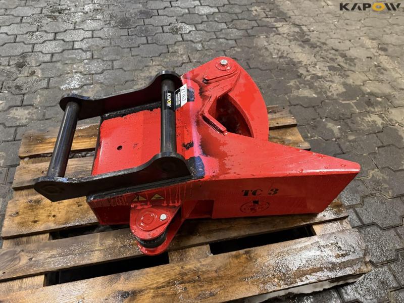 Wood chipper with Hydrema hitch 9