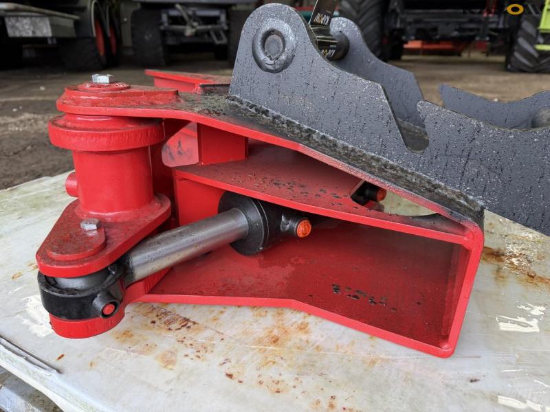 Tree pruner with S40 hitch 14