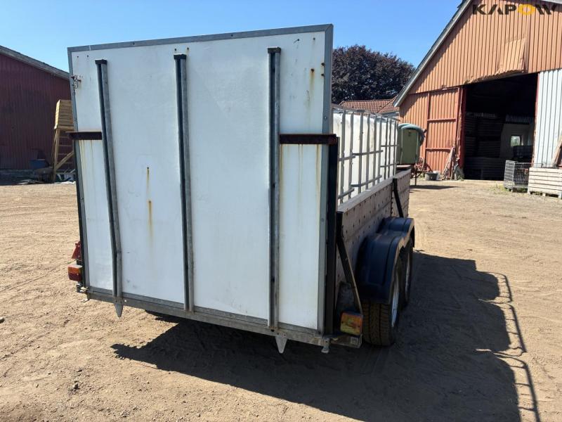 Trailer with water tanks and chemical room 5