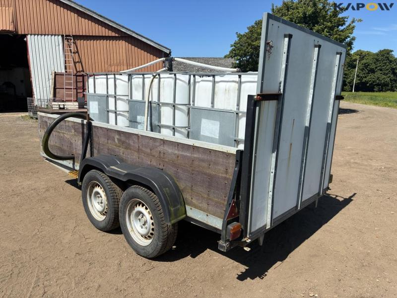 Trailer with water tanks and chemical room 6