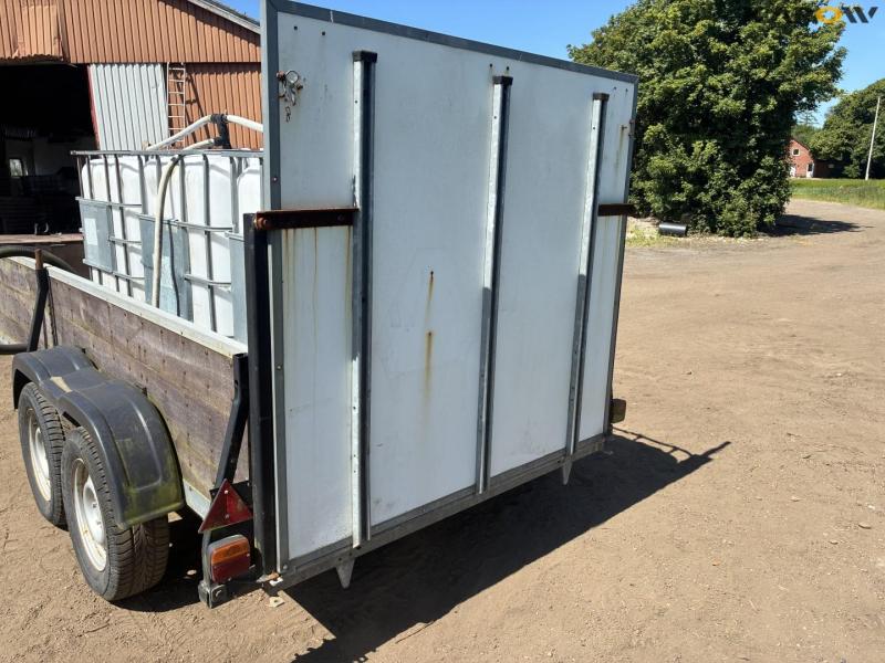 Trailer with water tanks and chemical room 24