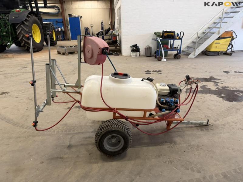 Trailer sprayer with petrol engine 4
