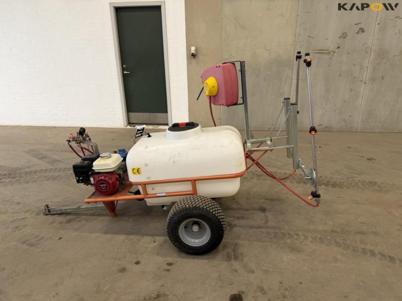 Trailer sprayer with petrol engine 8