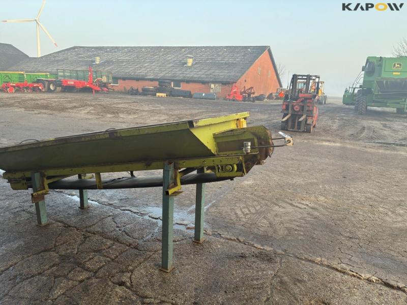 Conveyor belt with box 4